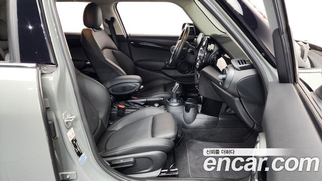 Mini Cooper 2022 — photo 16