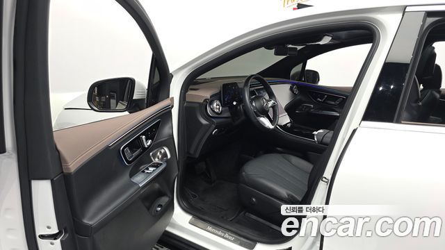 Mercedes-Benz EQE 2023 — photo 13