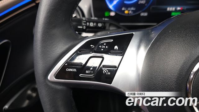 Mercedes-Benz EQE 2023 — photo 23