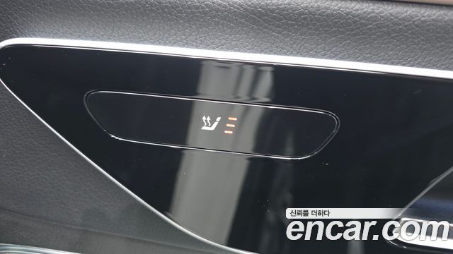 Mercedes-Benz EQE 2023 — photo 31