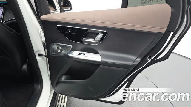 Mercedes-Benz EQE 2023 — photo 32