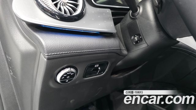 Mercedes-Benz EQE 2023 — photo 33