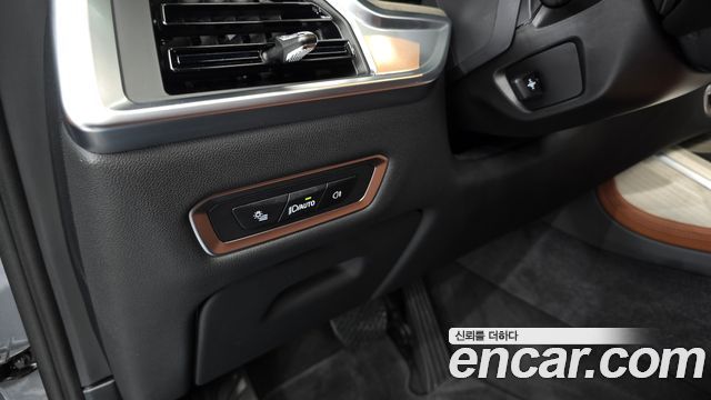 BMW X7 2025 — photo 28