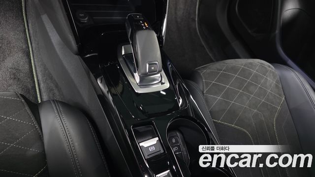 Peugeot 2008 2021 — photo 12