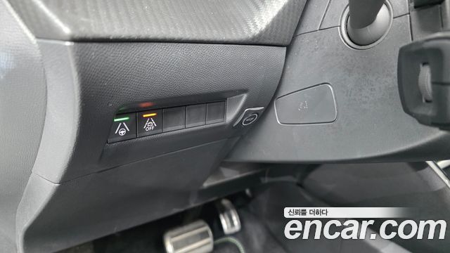 Peugeot 2008 2021 — photo 25