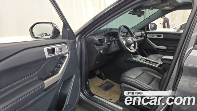 Ford Explorer 2021 — photo 13