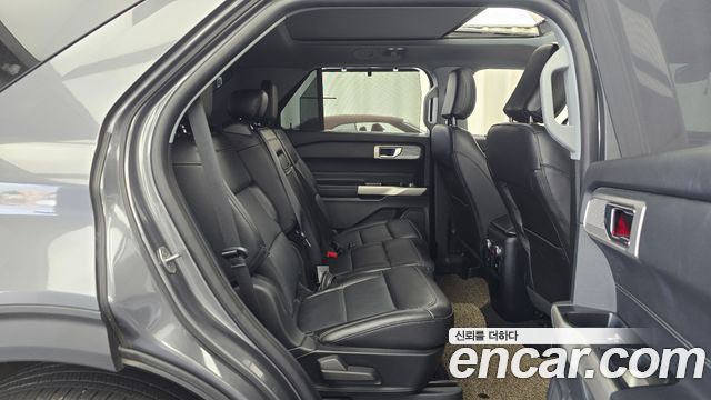 Ford Explorer 2021 — photo 17