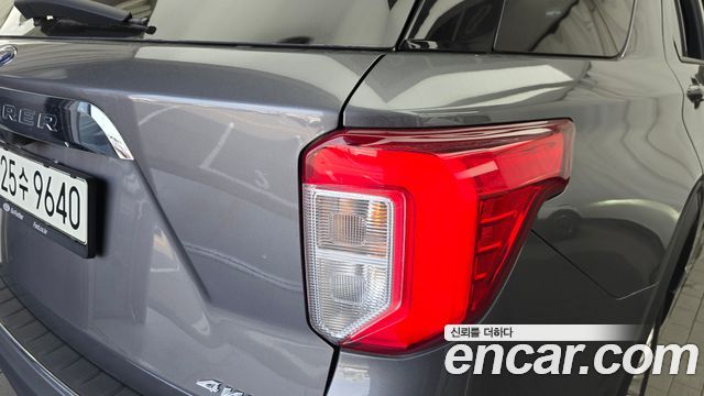 Ford Explorer 2021 — photo 9