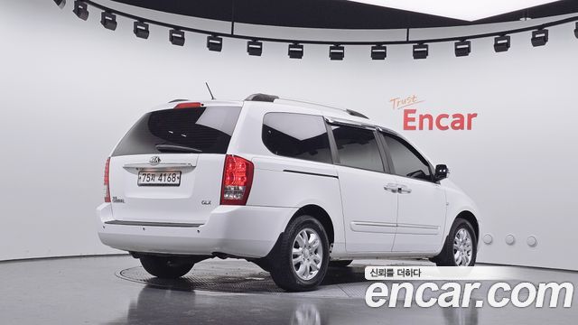 Kia Canival 2013 — photo 2