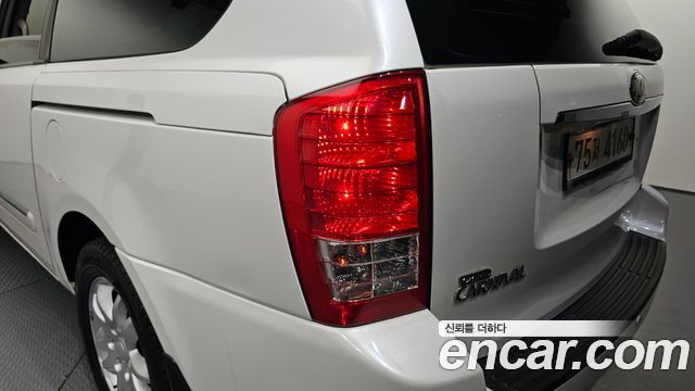 Kia Canival 2013 — photo 9