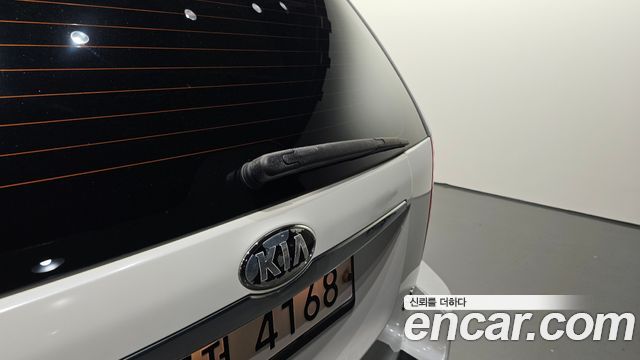 Kia Canival 2013 — photo 30