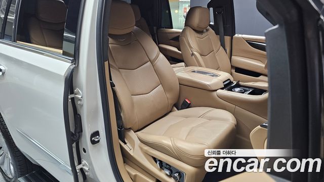 Cadillac Escalade 2020 — photo 17