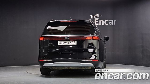 Kia Canival 2021 — photo 4