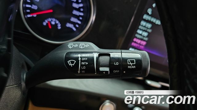 Kia Canival 2021 — photo 29