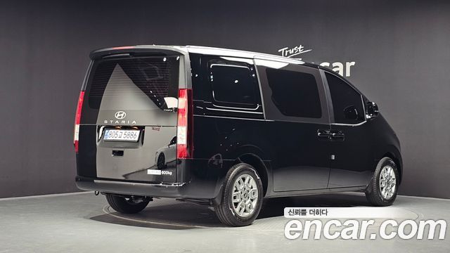 Hyundai Staria 2025 — photo 2