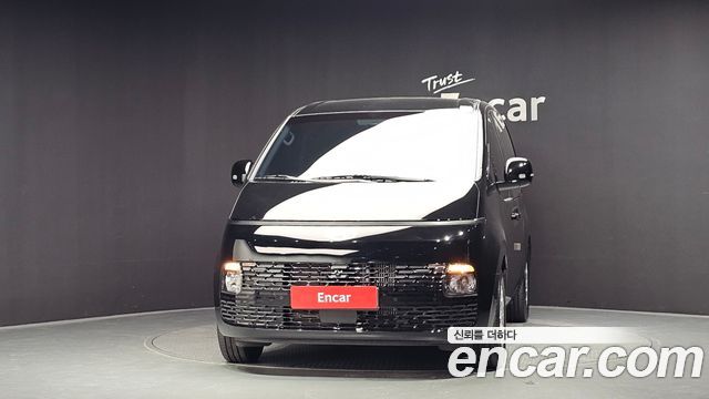Hyundai Staria 2025 — photo 3