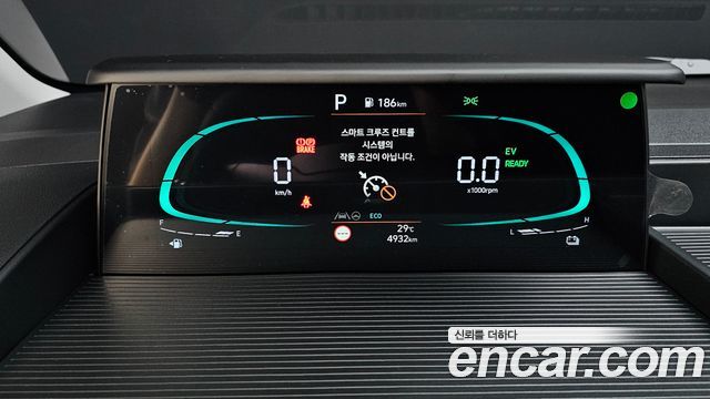 Hyundai Staria 2025 — photo 8