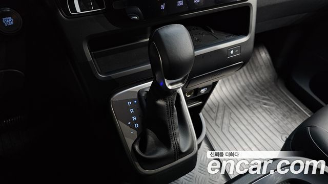 Hyundai Staria 2025 — photo 9