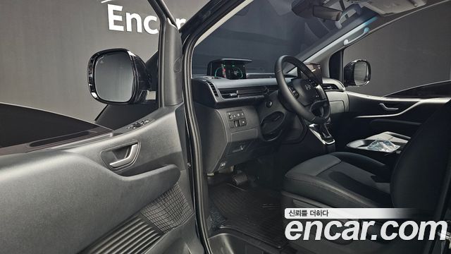 Hyundai Staria 2025 — photo 10