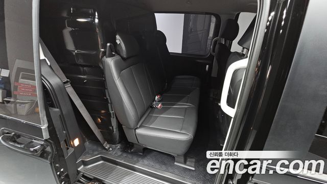 Hyundai Staria 2025 — photo 11