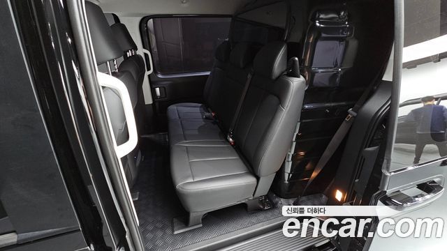 Hyundai Staria 2025 — photo 12