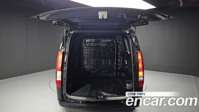 Hyundai Staria 2025 — photo 20