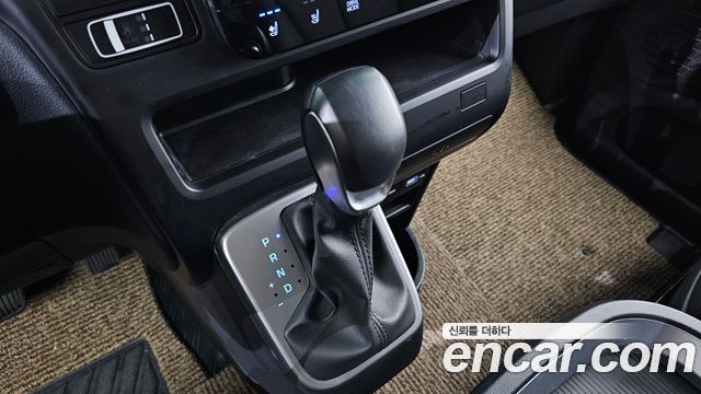 Hyundai Staria 2024 — photo 9