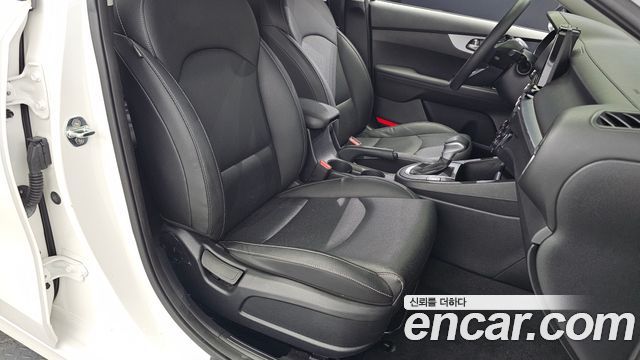 Kia K3 2022 — photo 16