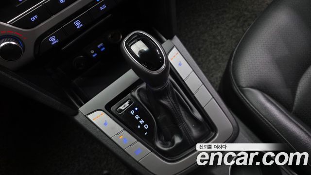 Hyundai AVANTE 2016 — photo 9