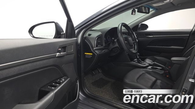 Hyundai AVANTE 2016 — photo 10