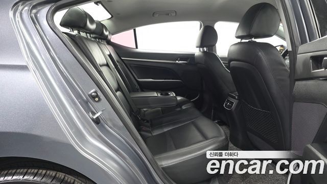 Hyundai AVANTE 2016 — photo 11