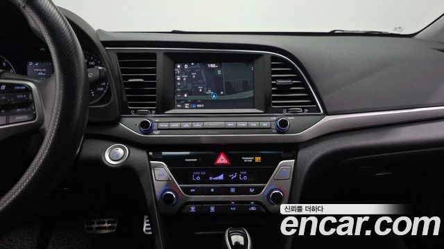 Hyundai AVANTE 2016 — photo 13