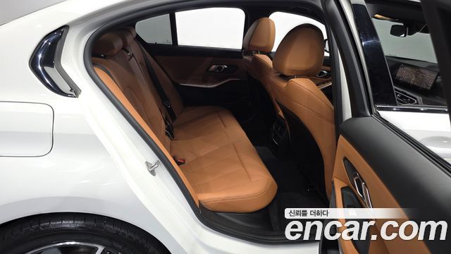 BMW 3-Series 2024 — photo 17