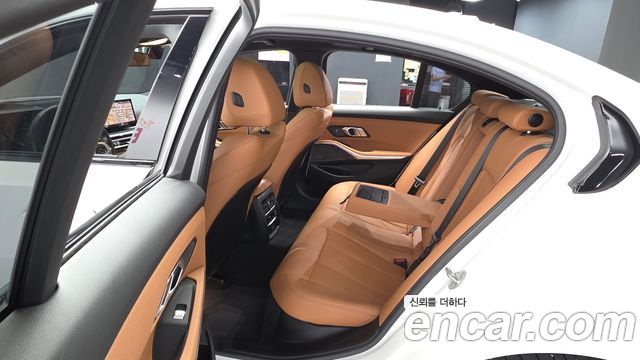 BMW 3-Series 2024 — photo 18
