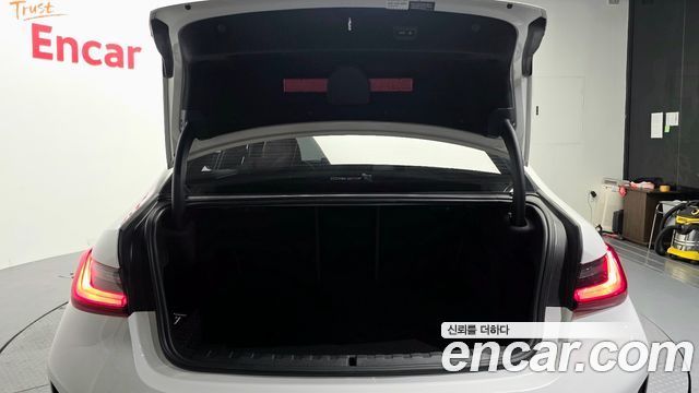 BMW 3-Series 2024 — photo 25
