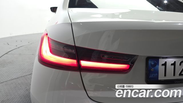 BMW 3-Series 2024 — photo 9