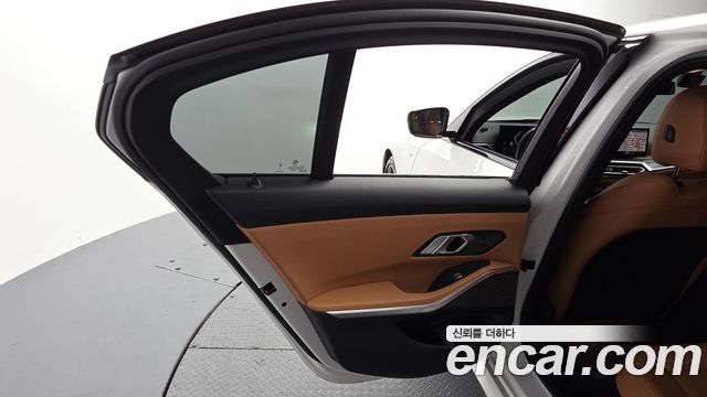 BMW 3-Series 2024 — photo 15