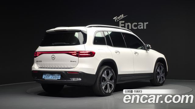 Mercedes-Benz EQB 2026 — photo 2