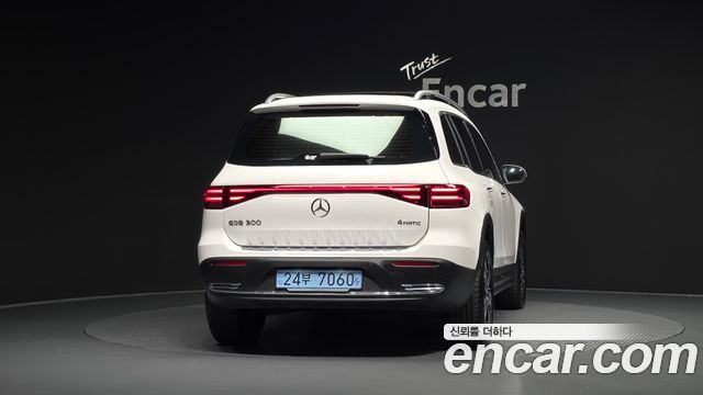 Mercedes-Benz EQB 2026 — photo 4