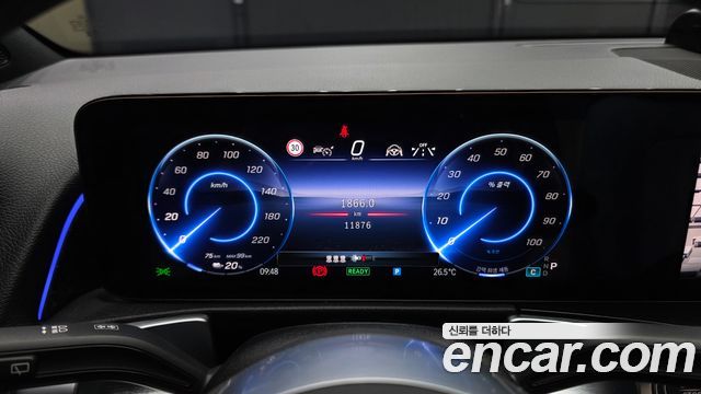 Mercedes-Benz EQB 2026 — photo 8