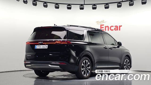 Kia Canival 2022 — photo 2