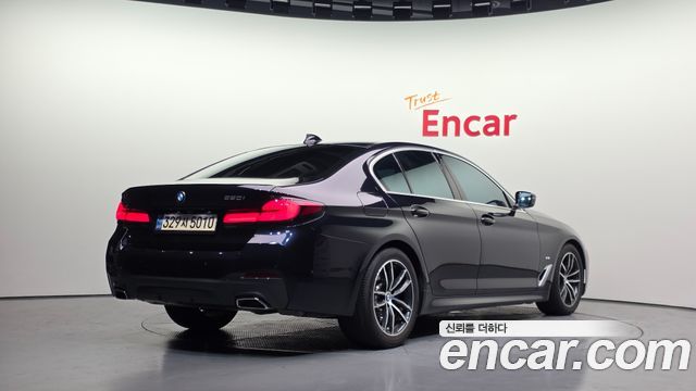 BMW 5-Series 2022 — photo 2