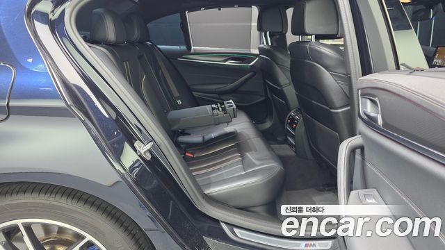 BMW 5-Series 2022 — photo 12
