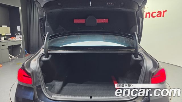BMW 5-Series 2022 — photo 20