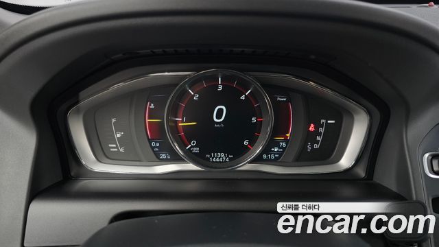 Volvo XC60 2016 — photo 8