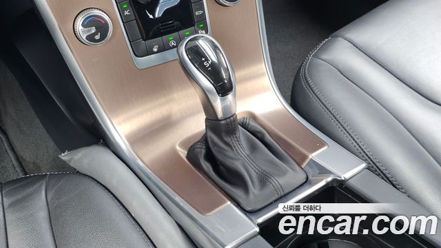 Volvo XC60 2016 — photo 9