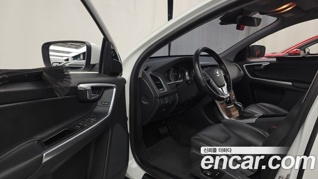 Volvo XC60 2016 — photo 10