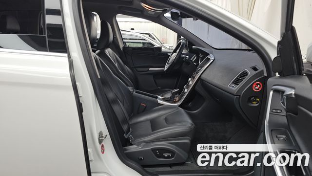 Volvo XC60 2016 — photo 11