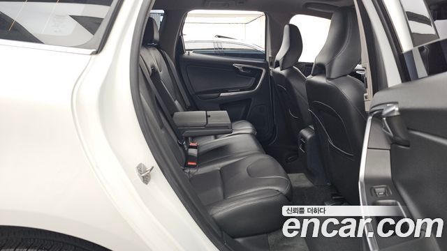 Volvo XC60 2016 — photo 12