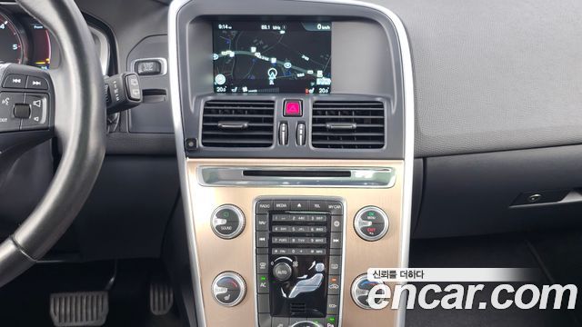 Volvo XC60 2016 — photo 14